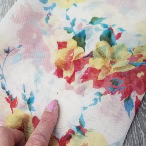 Pretty Spring Scarf - Picture 4 of 5